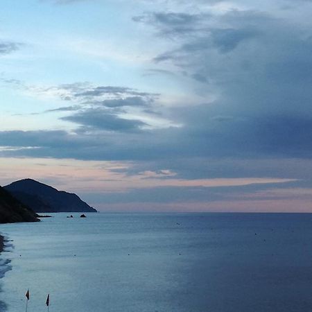 Tinetto Brezza Di Mare Apartman Deiva Marina Kültér fotó